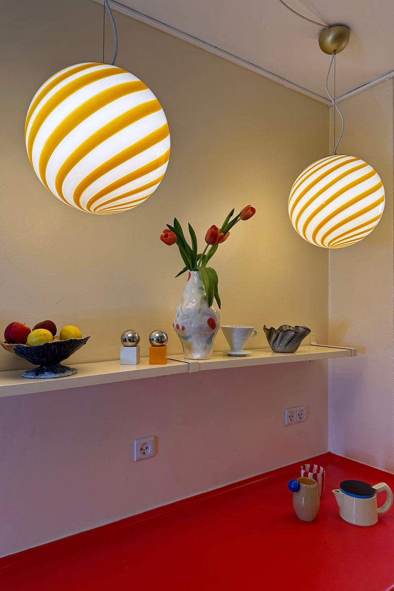 Murano Candy pendel gul/vitt swirl D:30 cm