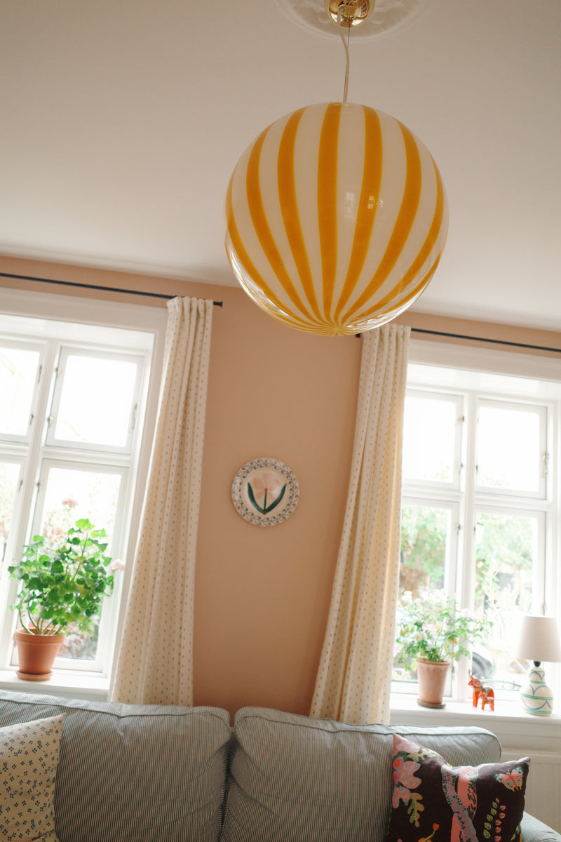 Stor Murano Candy pendel gul/vit vertikala ränder D:40 cm