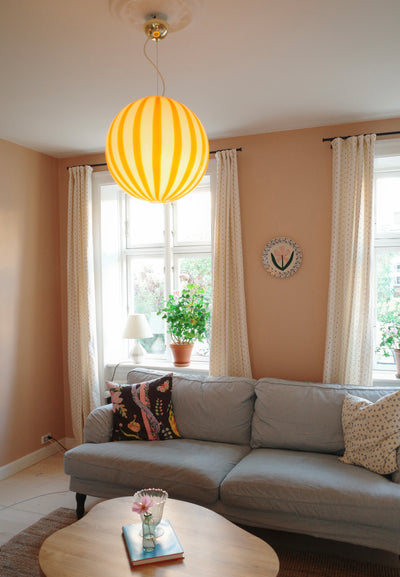 Stor Murano Candy pendel gul/vit vertikala ränder D:40 cm