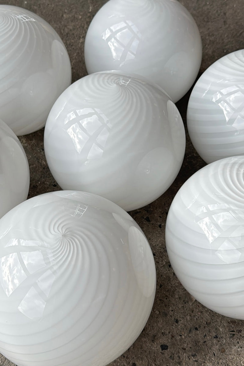 Murano Candy pendel vit swirl D:20 cm