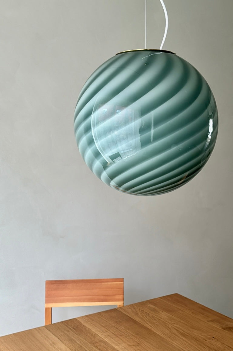 Stor Murano Candy-pendel petrolgrön swirl D:40 cm