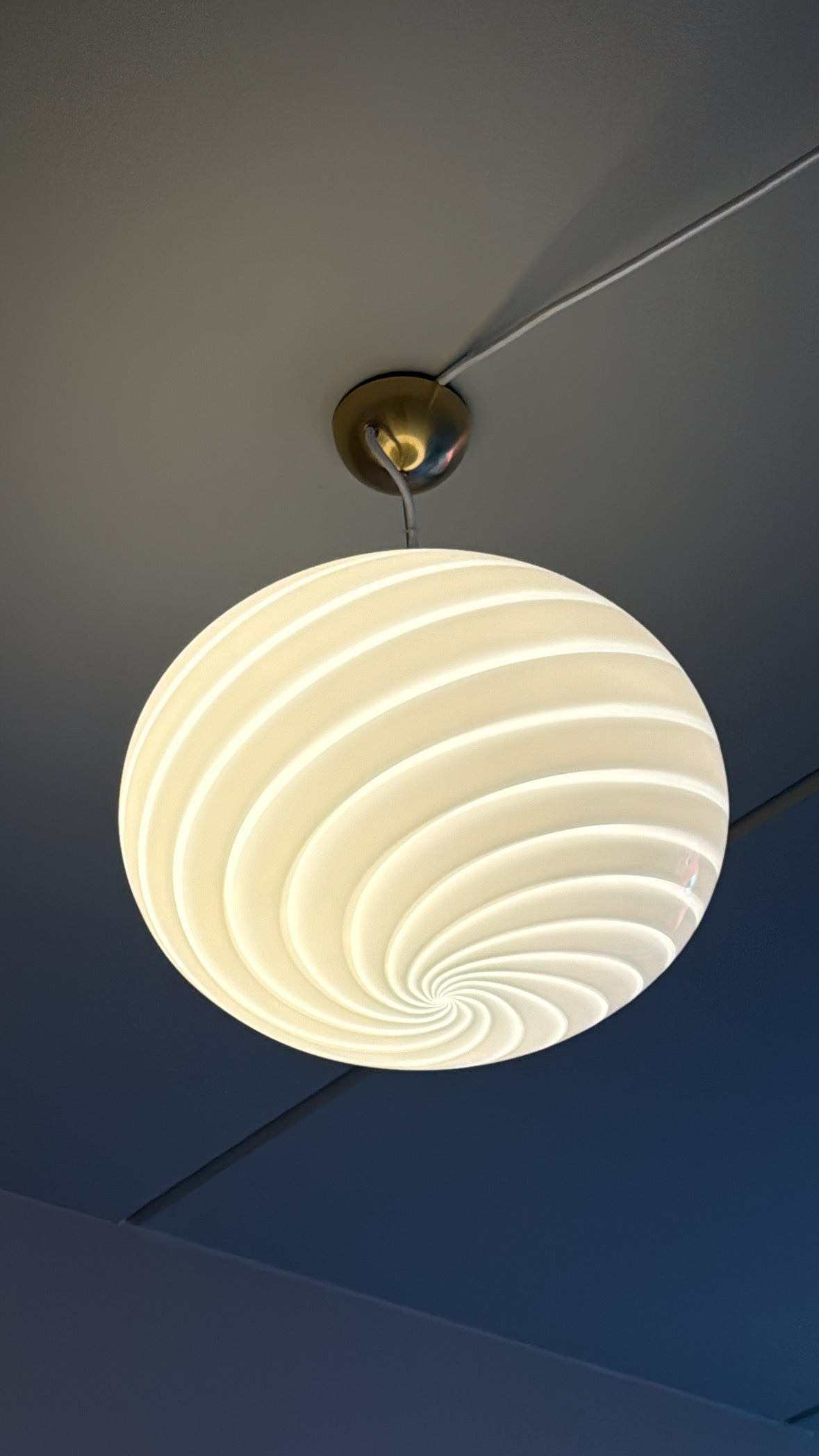 Murano oval vit swirl lampa pendel D:35 cm