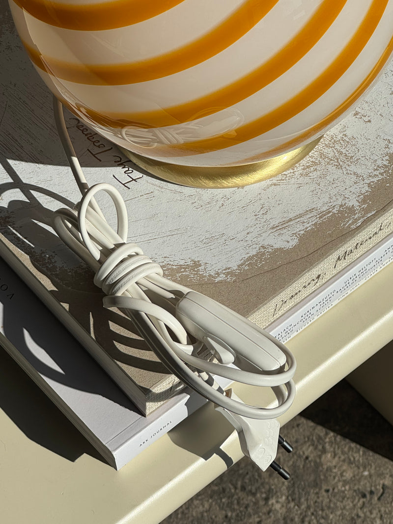 Murano Candy bordslampa gul/vit swirl D:20 cm