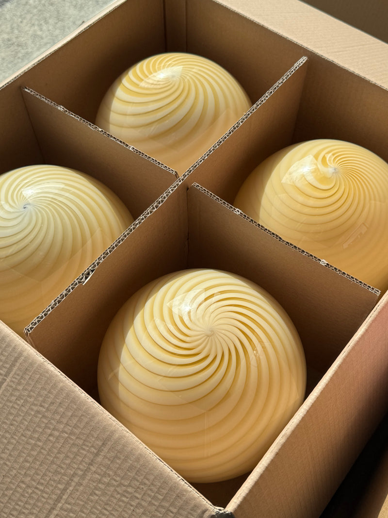 Murano Candy bordslampa gul swirl D:20 cm