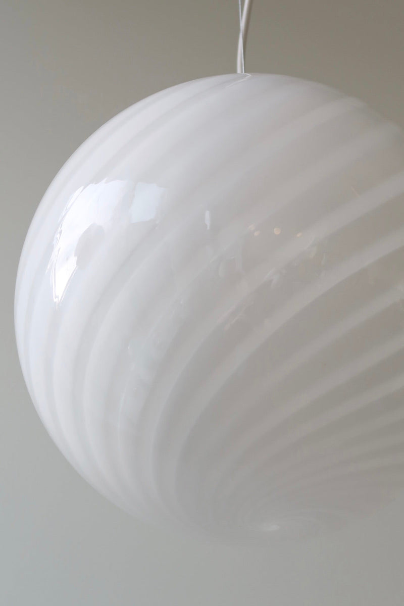 Murano Candy pendel vit swirl D:30 cm