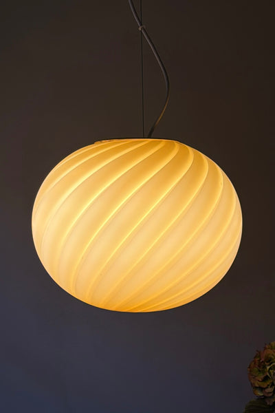 Stor Murano Candy oval pendel karamell kräm swirl D:40 cm