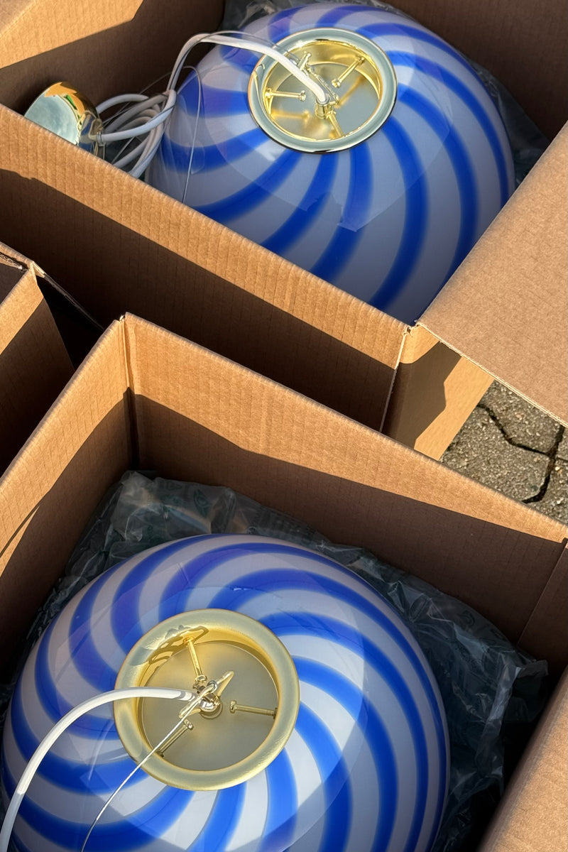 Murano Candy pendel blå/vit swirl D:30 cm