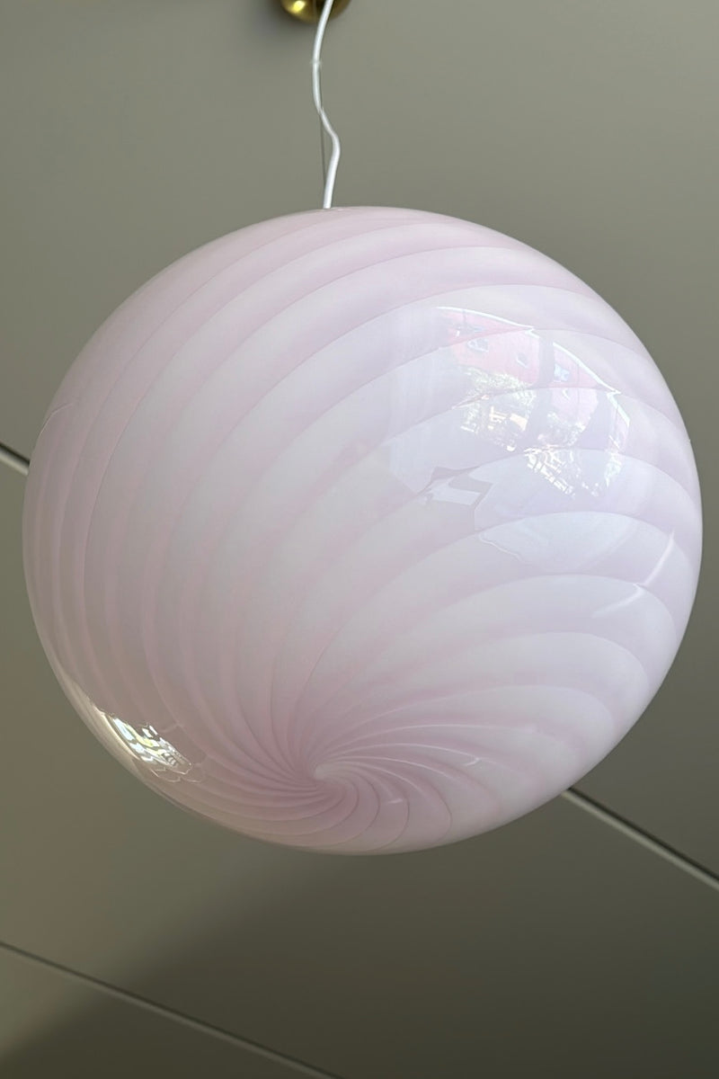 Stor Murano Candy oval pendel mjuk ljusrosa swirl D:40