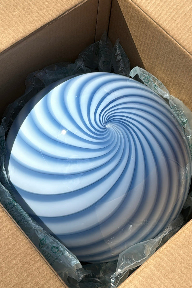 Stor Murano Candy-pendel blå swirl D:40 cm