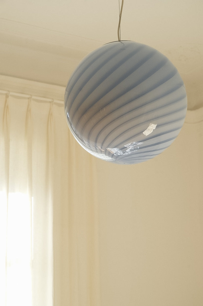 Stor Murano Candy pendel ljusblå swirl D:40 cm