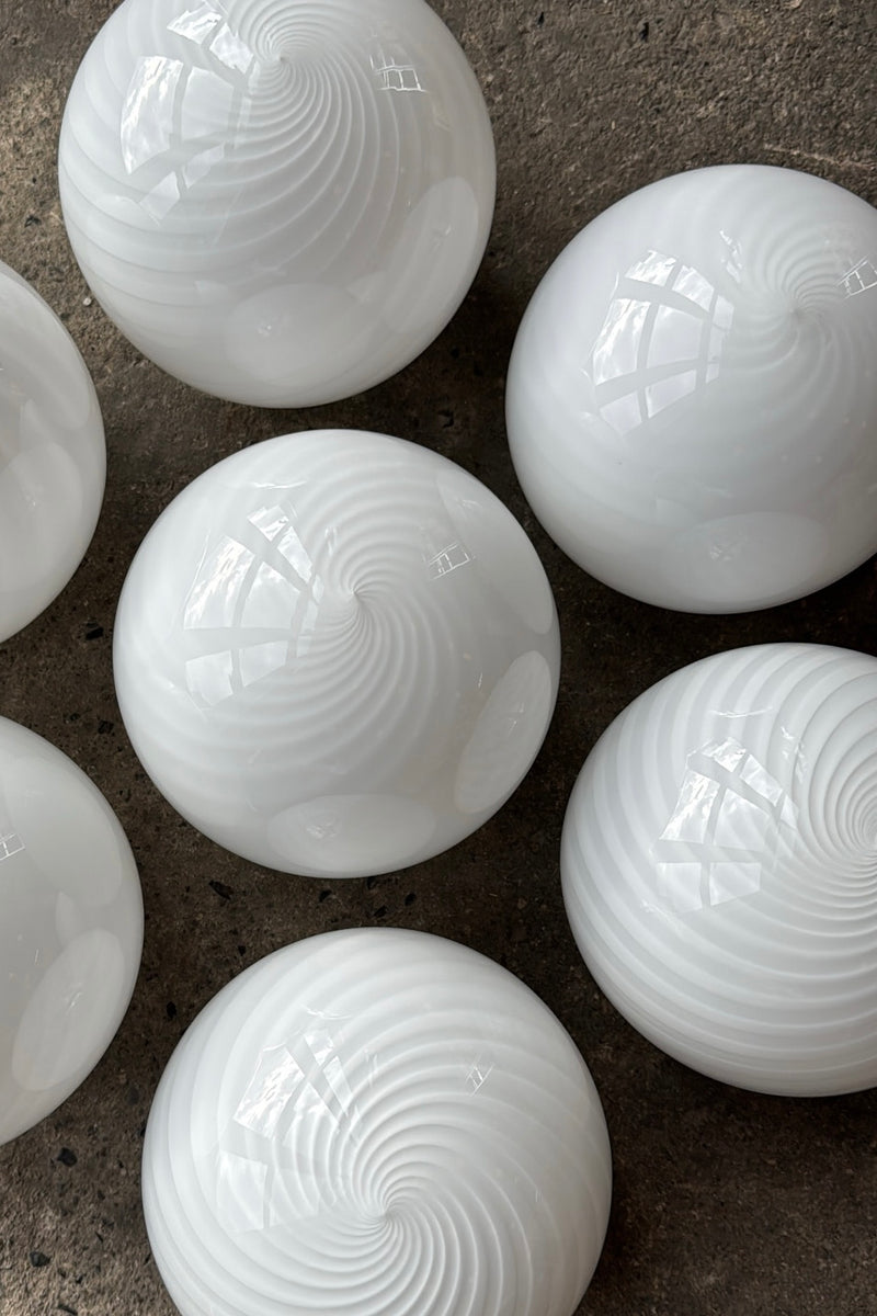 Murano Candy pendel vit swirl D:20 cm