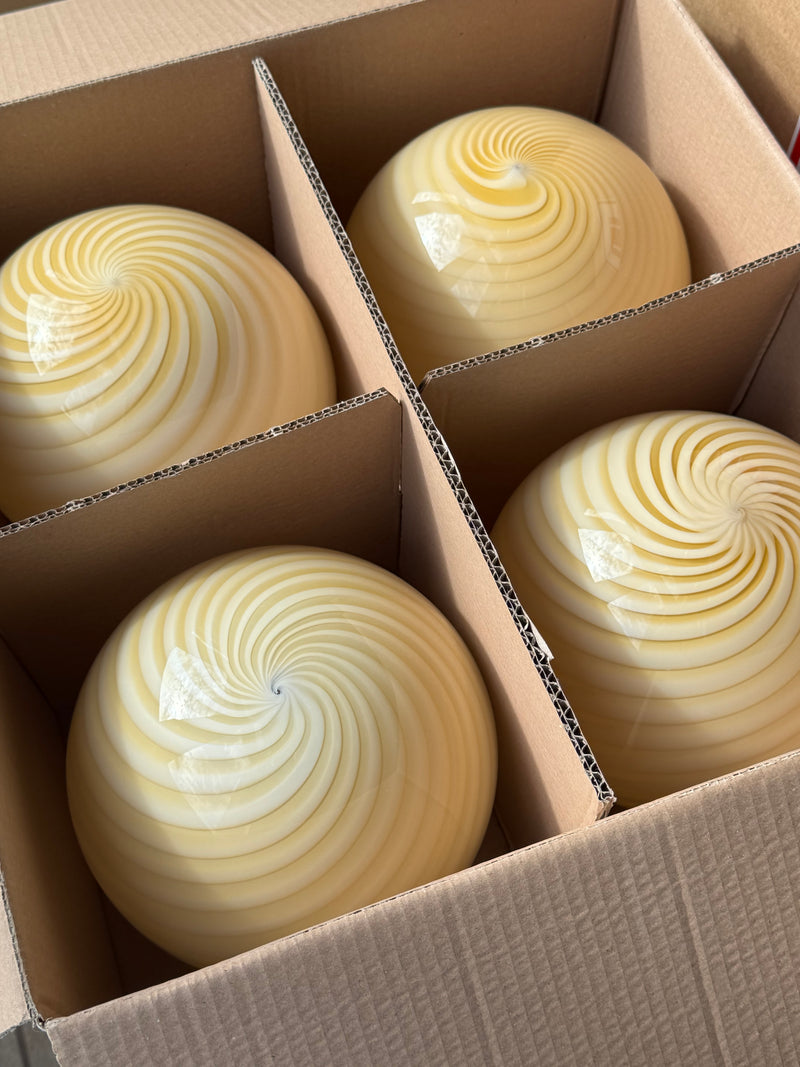 Murano Candy bordslampa gul swirl D:20 cm