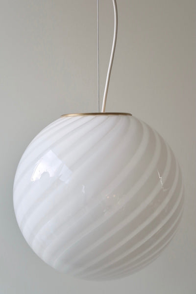 Murano Candy pendel vit swirl D:30 cm