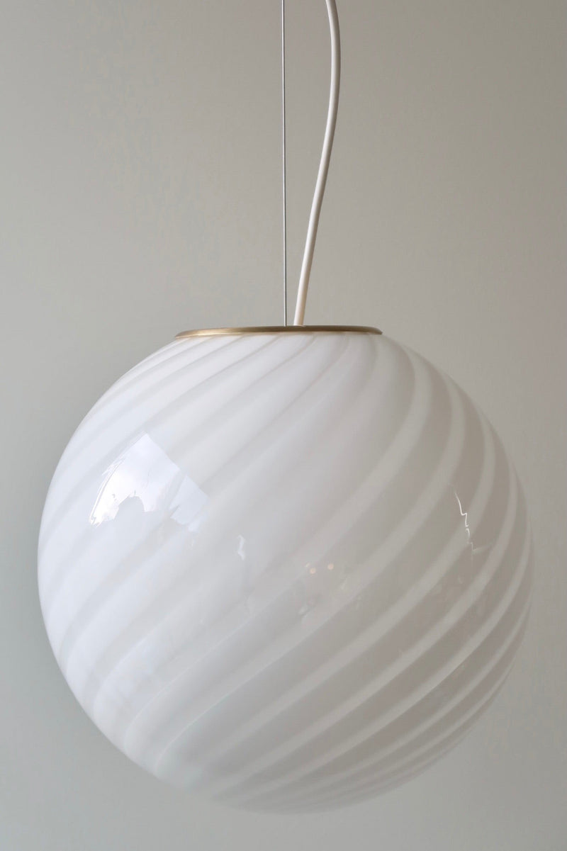 Murano Candy pendel vit swirl D:30 cm