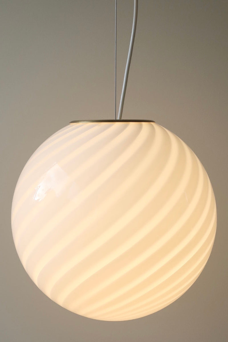 Murano Candy pendel vit swirl D:30 cm