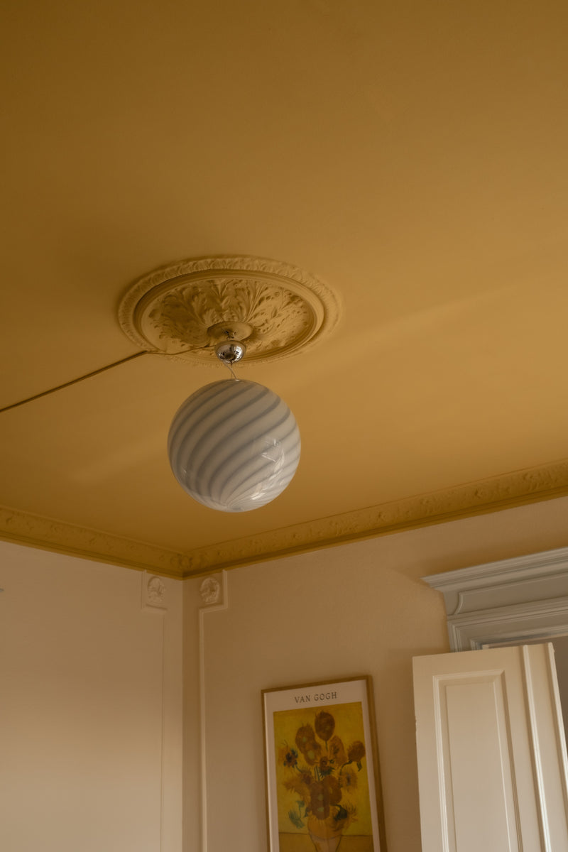 Stor Murano Candy pendel ljusblå swirl D:40 cm