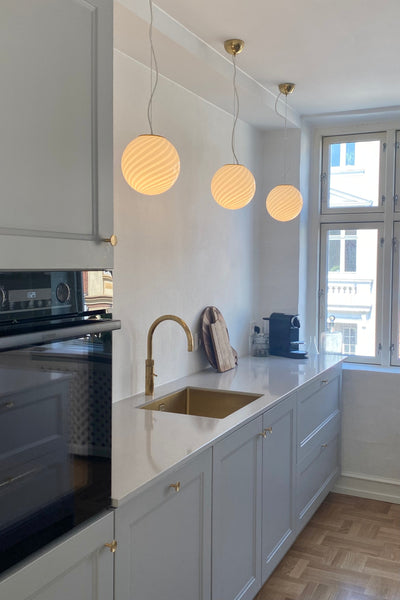 Murano Candy pendel vit swirl D:20 cm