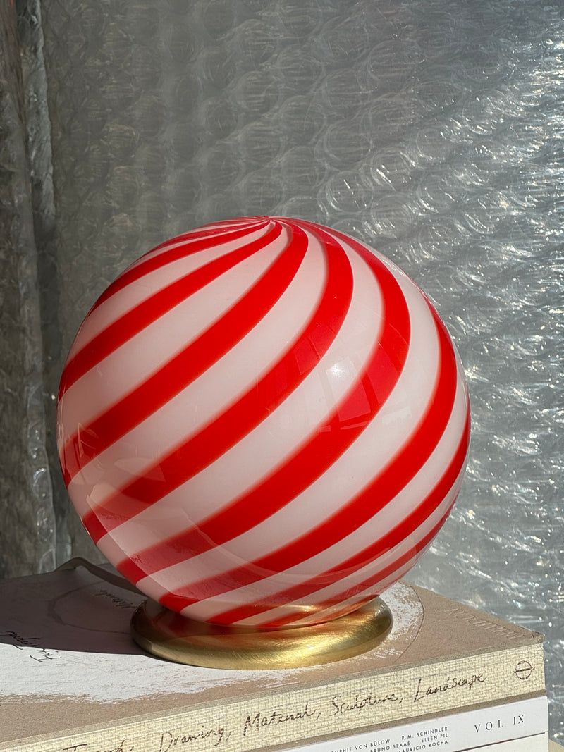 Murano Candy bordslampa röd/vit swirl D:20 cm