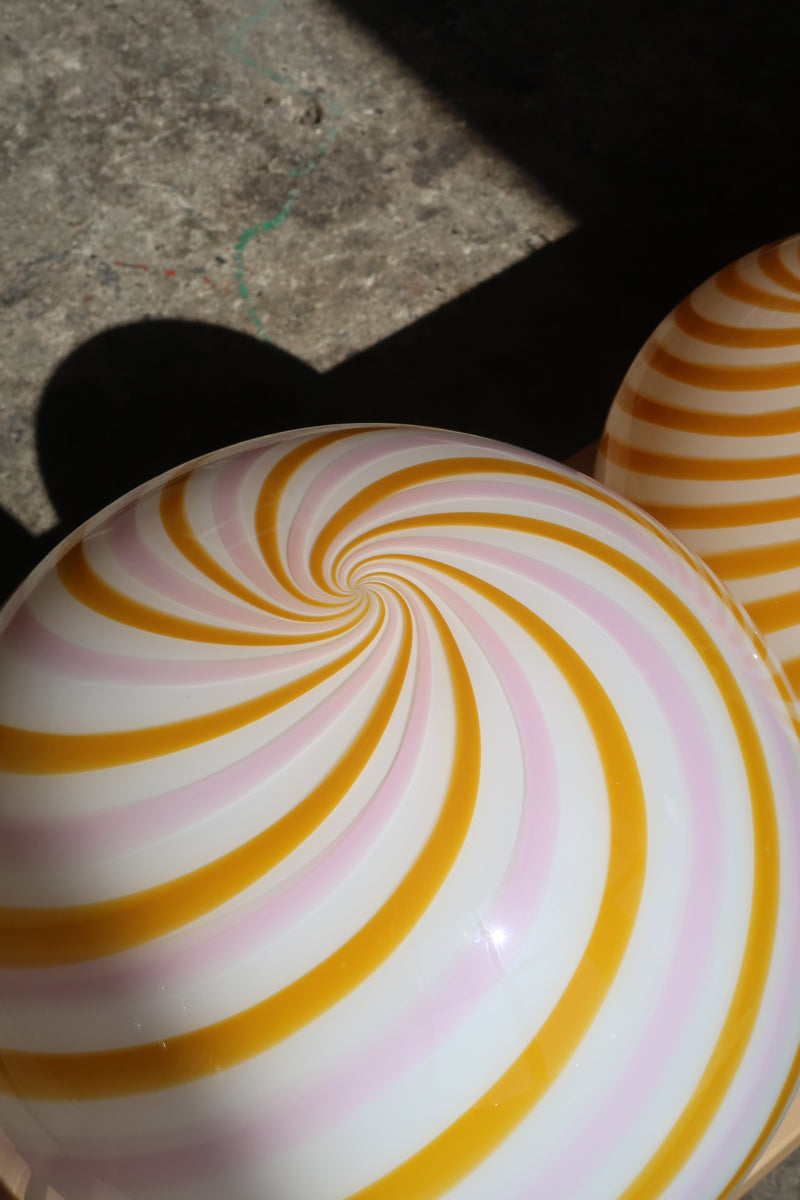 Murano Candy golvlampa gul/ljusrosa swirl D:40 cm