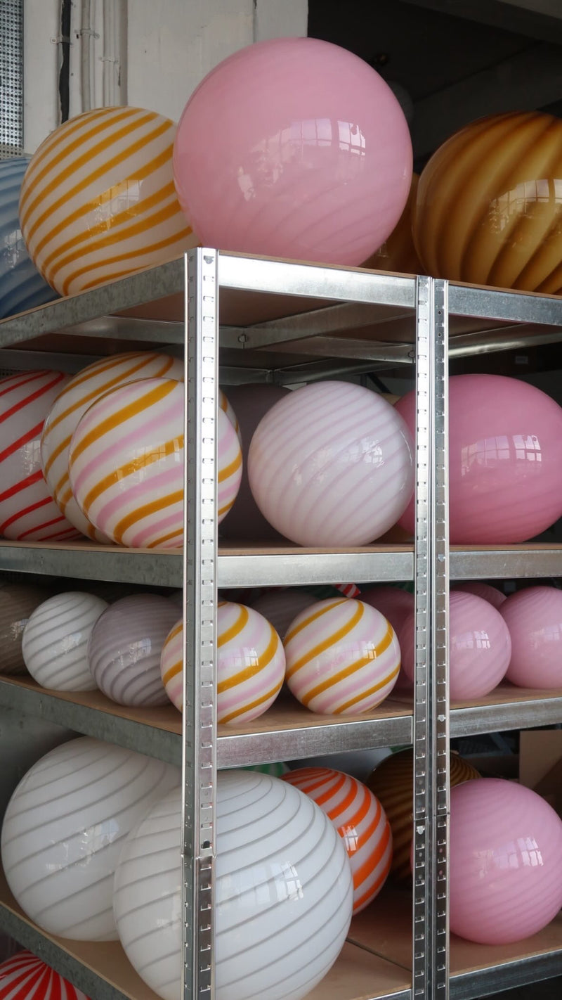 Murano Candy pendel gul/lyseröd swirl D:20 cm