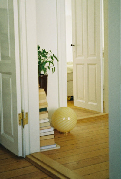 Murano Candy bordlampe gul swirl D:30 cm