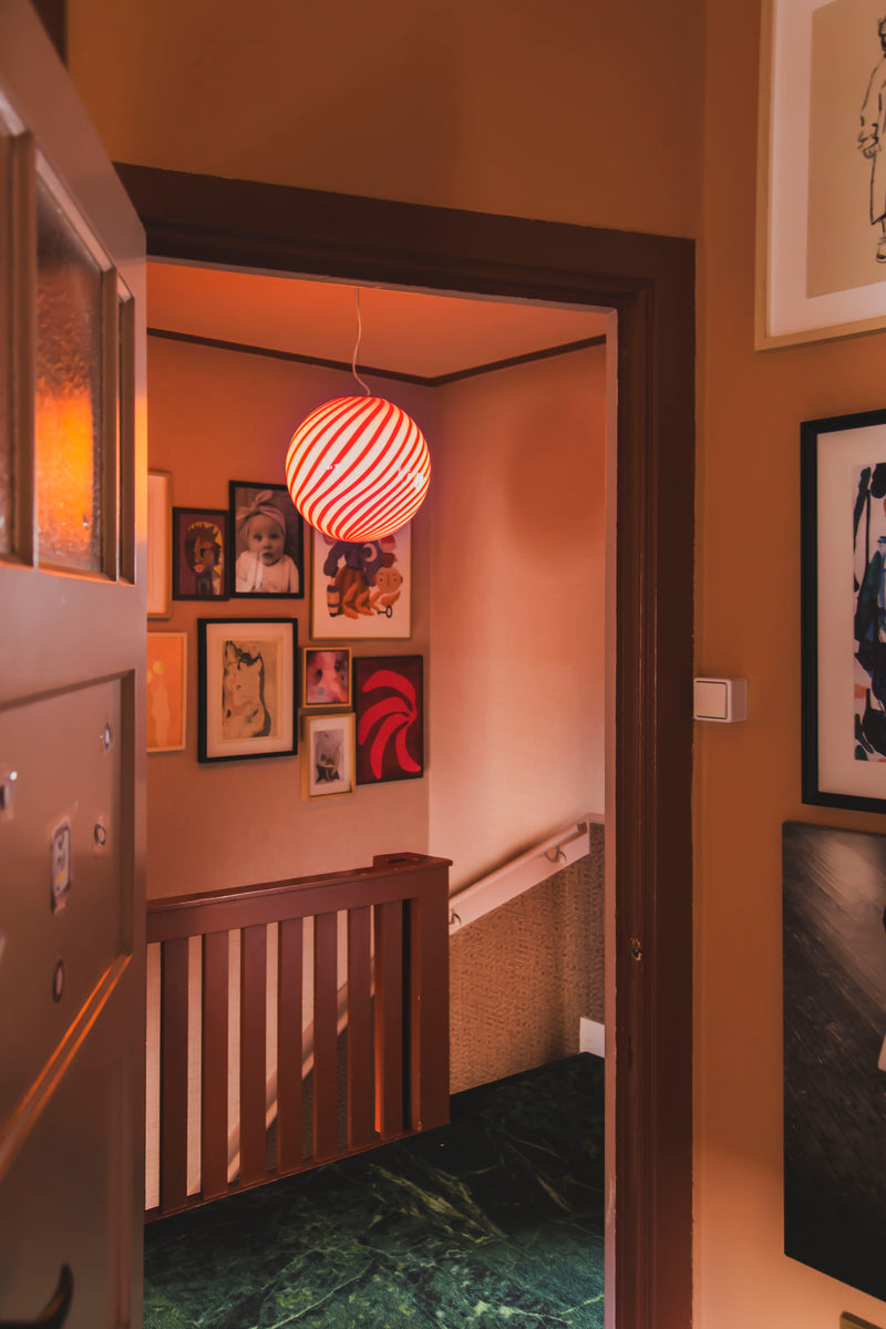 Stor Murano Candy pendel röd/vit swirl D:40 cm