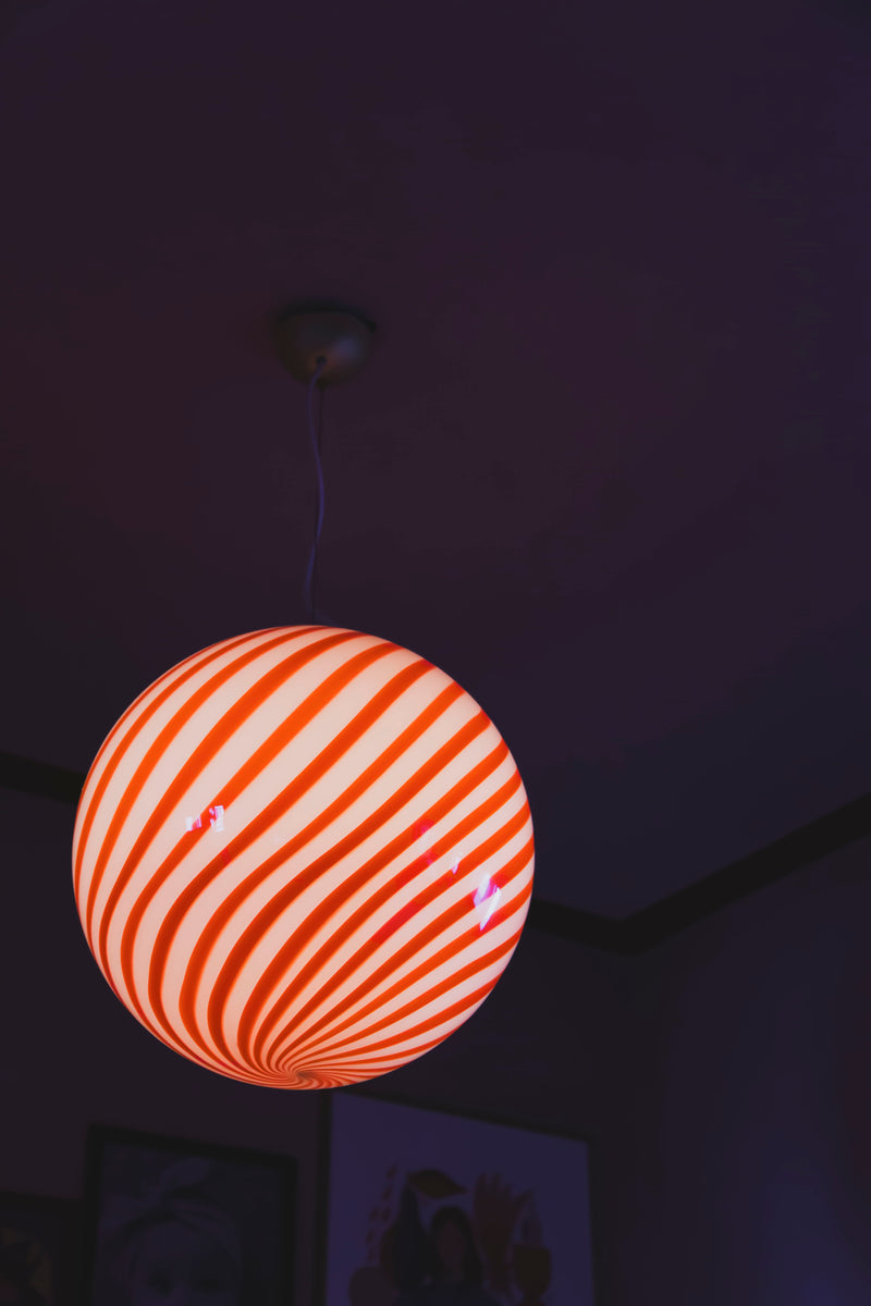 Stor Murano Candy pendel röd/vit swirl D:40 cm
