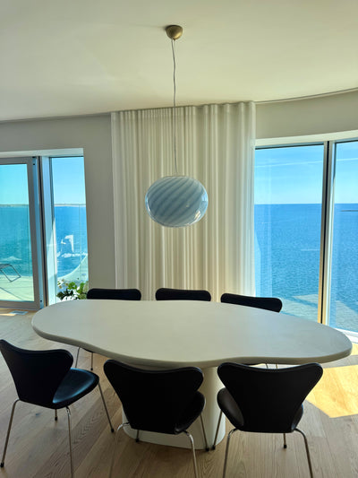 Stor Murano Candy oval pendel ljusblå swirl D:40 cm