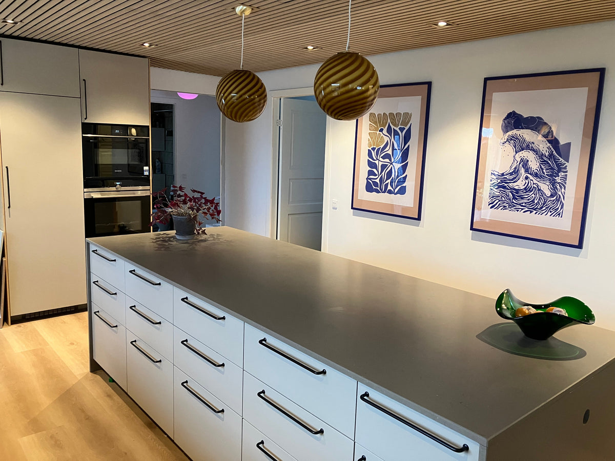 Lampy szklane w salonie: jak stworzyć przytulną atmosferę z użyciem Murano-glass