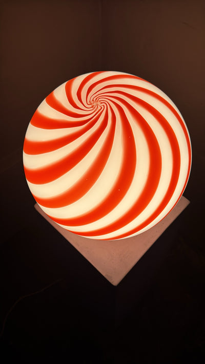 Murano Candy tafellamp rood/wit swirl D:30 cm