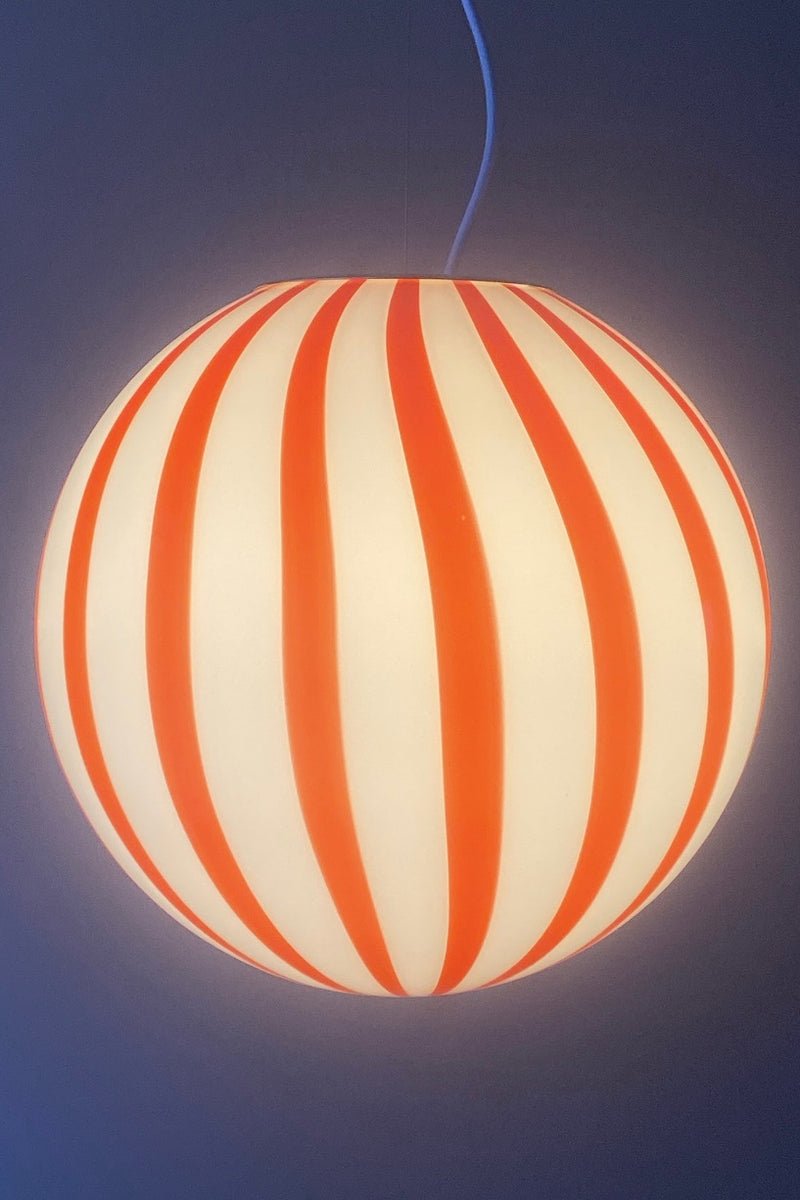 Stor Murano Candy pendel rød/hvid vertikale striber D:40 cm