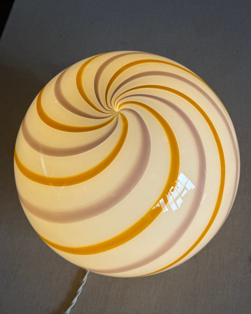 Murano Candy Tischlampe gelb/rosa Wirbel D:30 cm
