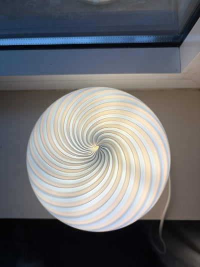 Murano Candy bordlampe blå swirl D:20 cm