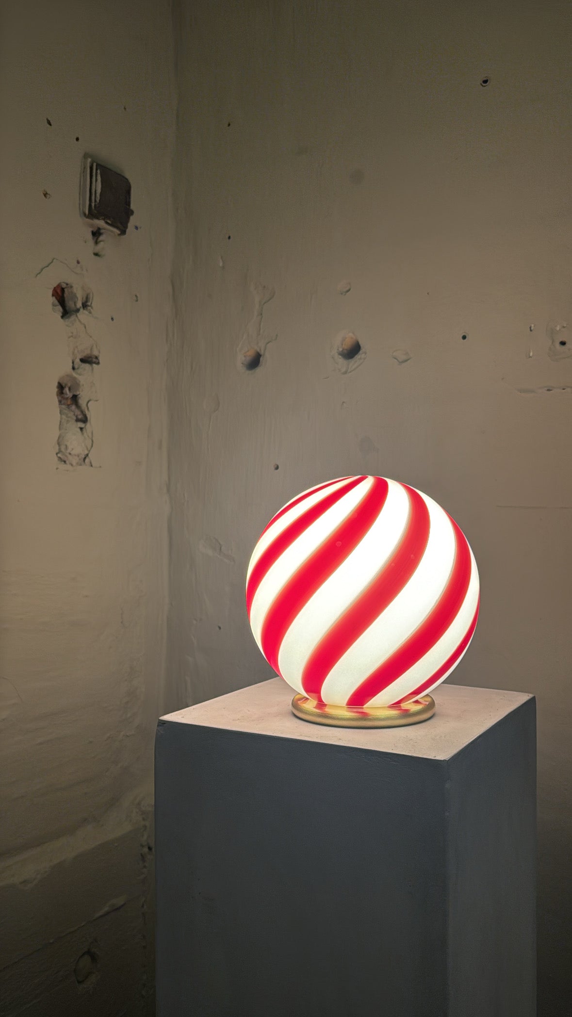 Murano Candy bordlampe bordeaux rød/hvid swirl D:20 cm