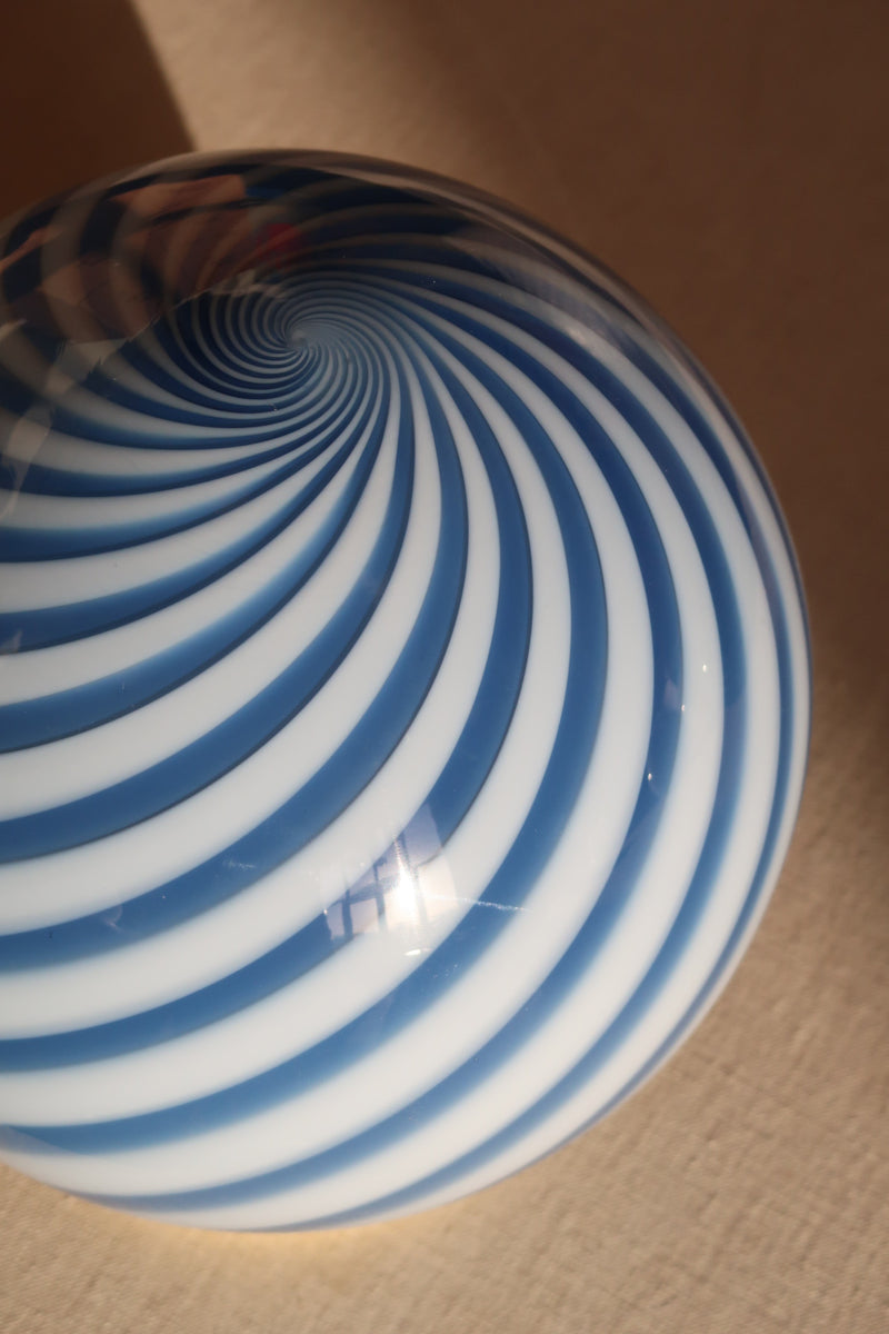 Murano Candy bordlampe blå swirl D:20 cm