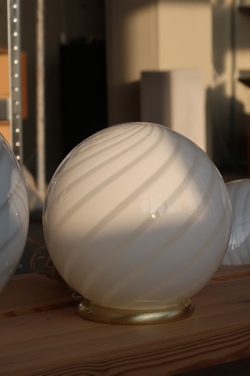 Murano Candy bordlampe hvid swirl D:20 cm