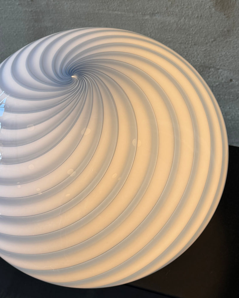Murano Candy ovale Stehlampe hellblauer Swirl D:40 cm