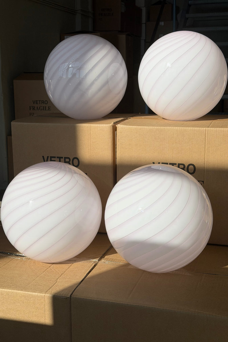 Murano Candy tafellamp zacht roze swirl D:30 cm