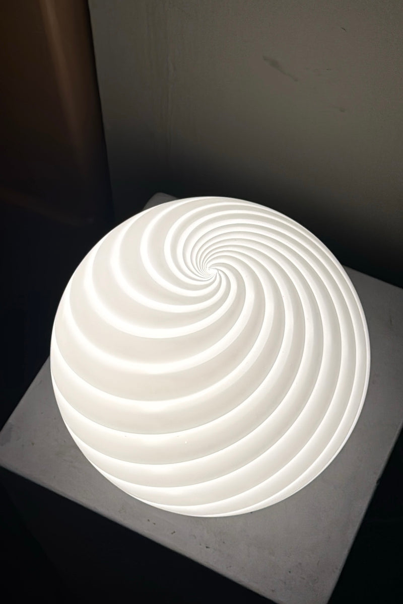 Murano Candy bordlampe hvid swirl D:20 cm