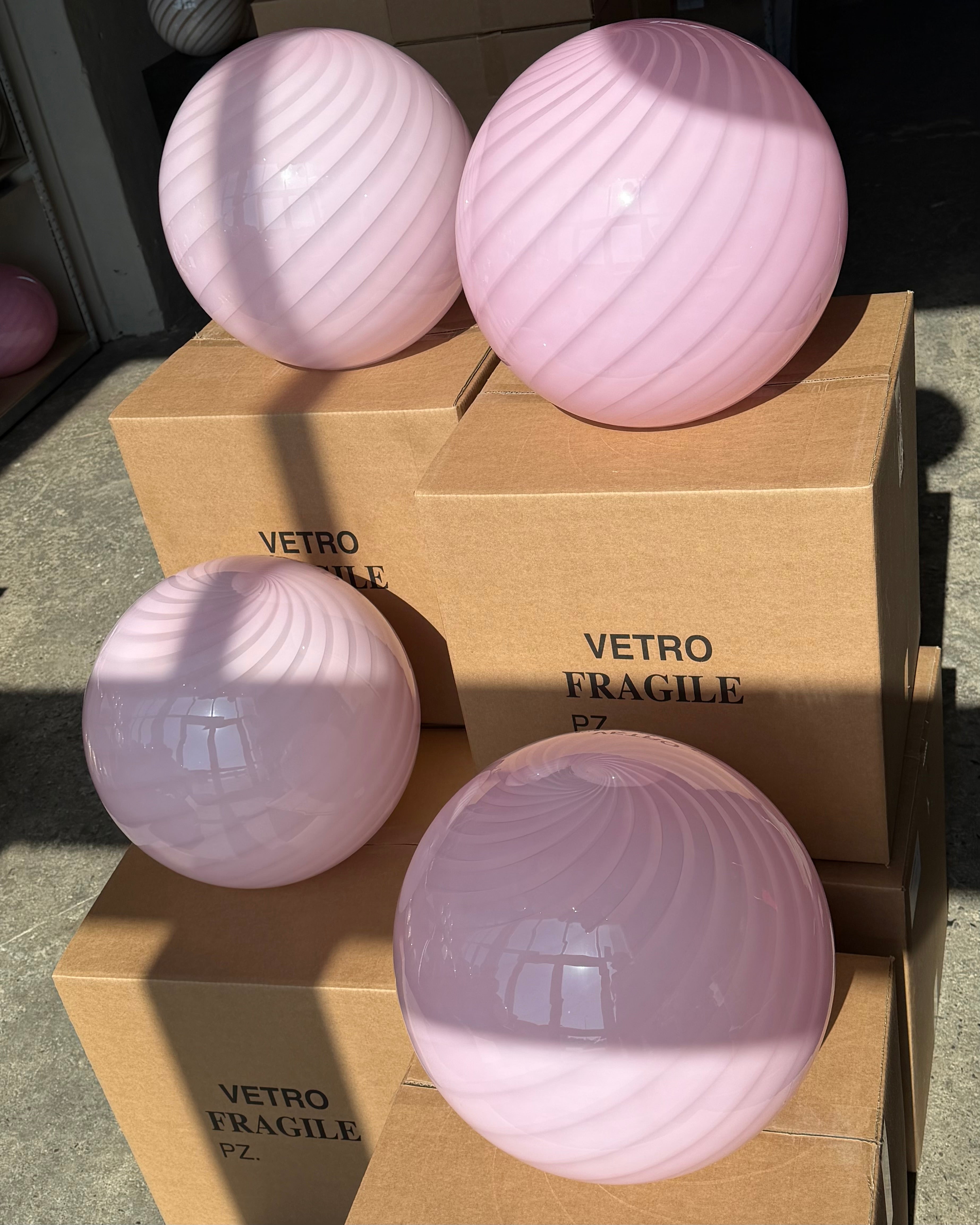 Large pink Murano Candy pendant | Bubblegum swirl D:40 cm | Vetro