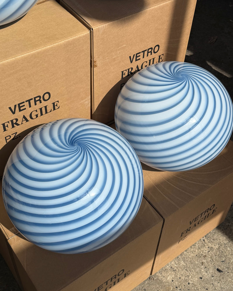 Murano Candy ovale Stehlampe hellblauer Swirl D:40 cm