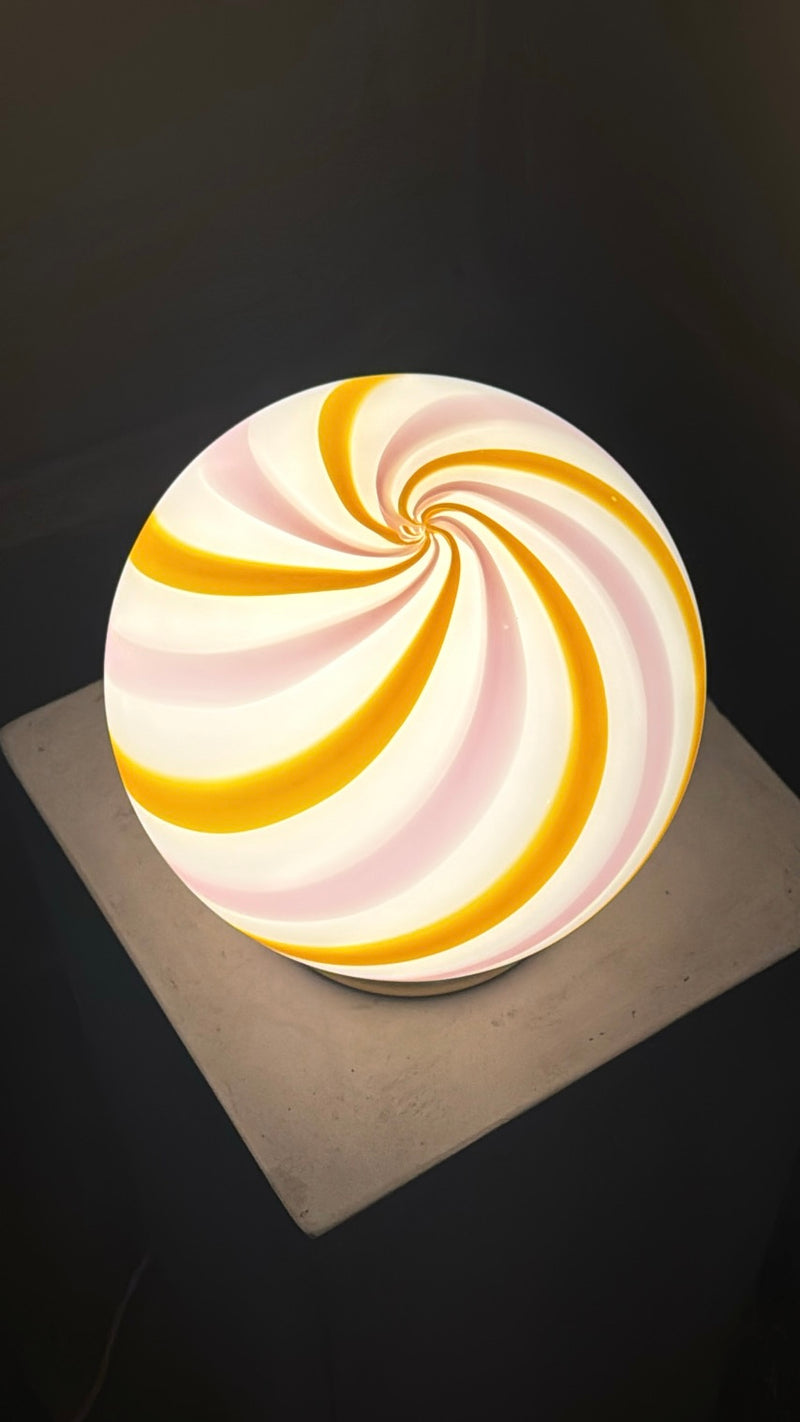 Murano Candy bordlampe gul/lyserød swirl D:20 cm