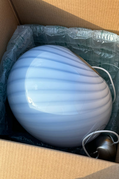 Stor Murano Candy oval pendel lyseblå swirl D:40 cm