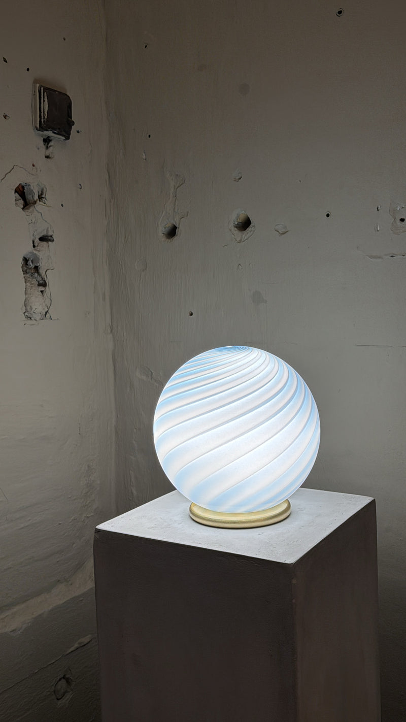 Murano Candy bordlampe blå swirl D:20 cm