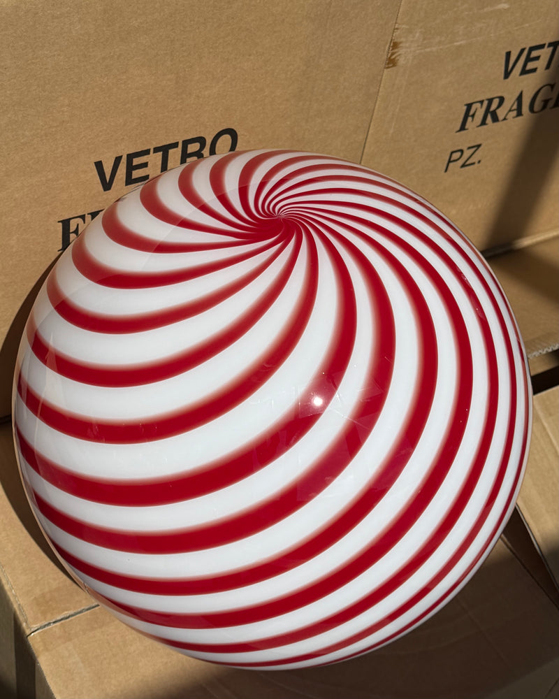 Murano Candy Stehlampe rot/weiß Swirl D:40 cm