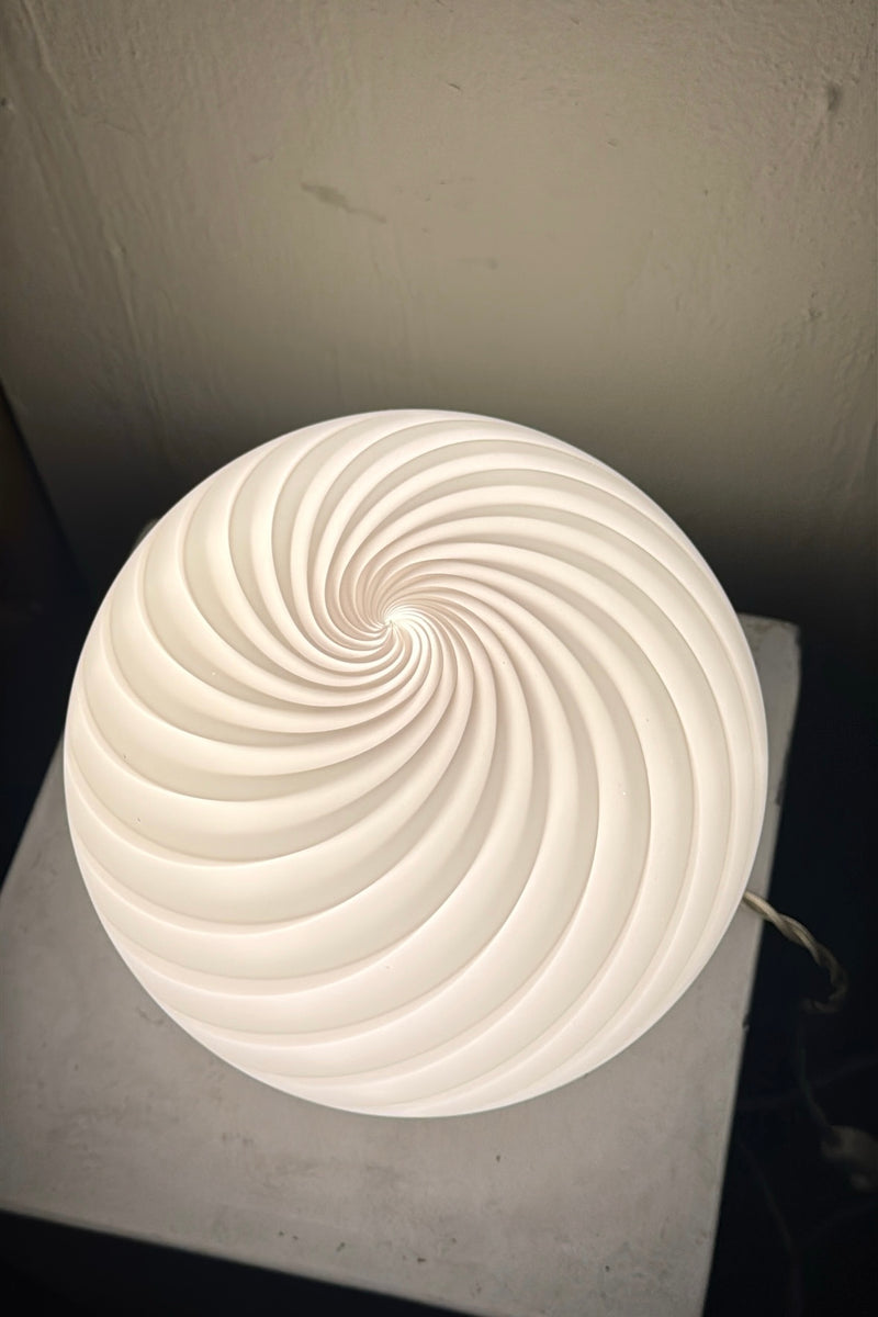 Murano Candy tafellamp zacht roze swirl D:20 cm