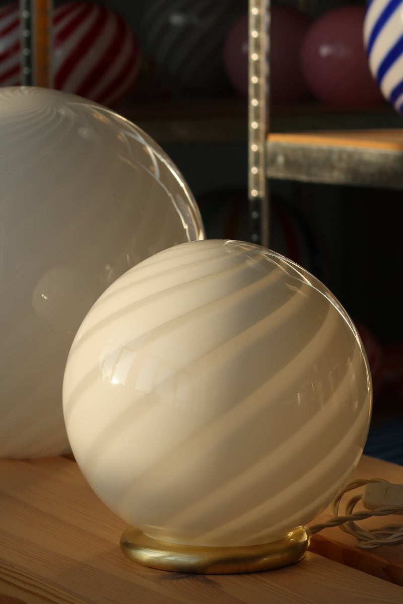 Murano Candy bordlampe hvid swirl D:20 cm