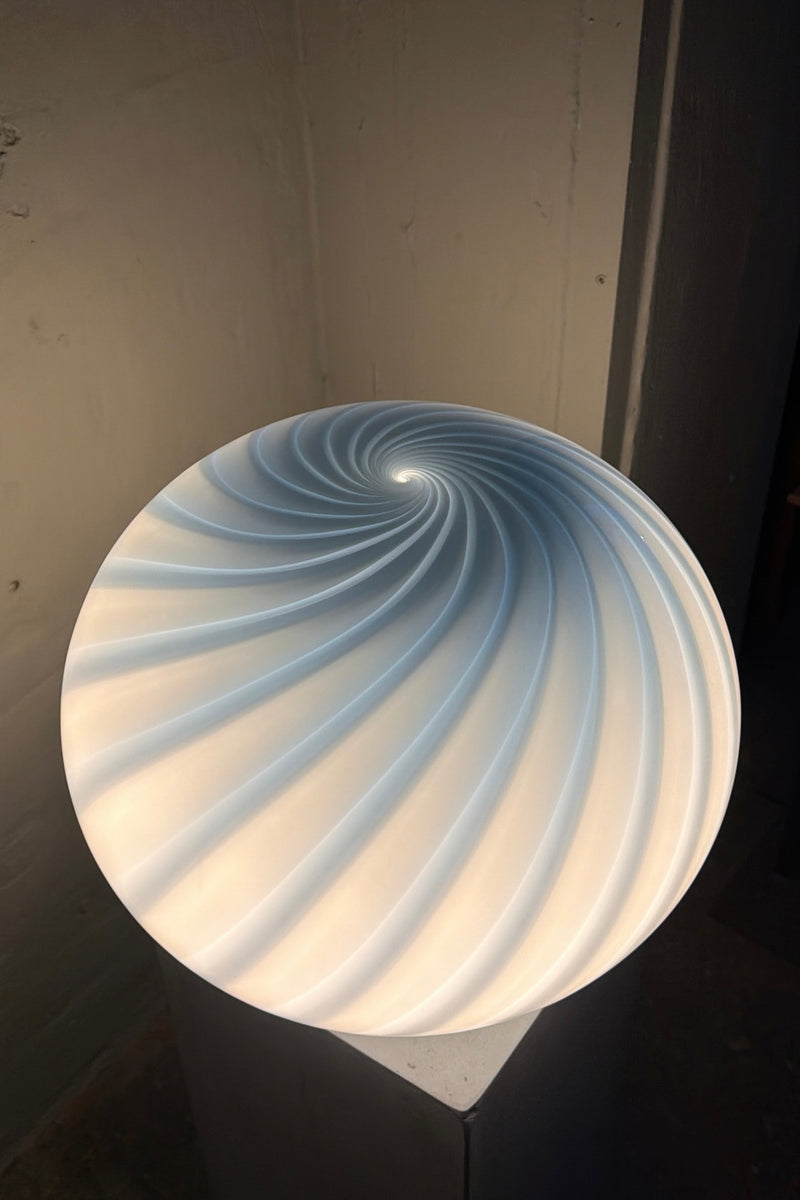 Murano Candy oval golvlampa ljusblå swirl D:40 cm