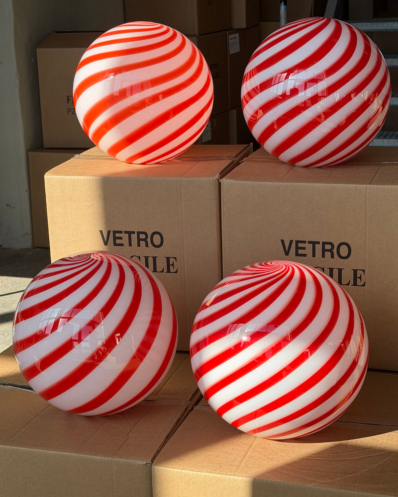 Murano Candy tafellamp rood/wit swirl D:30 cm