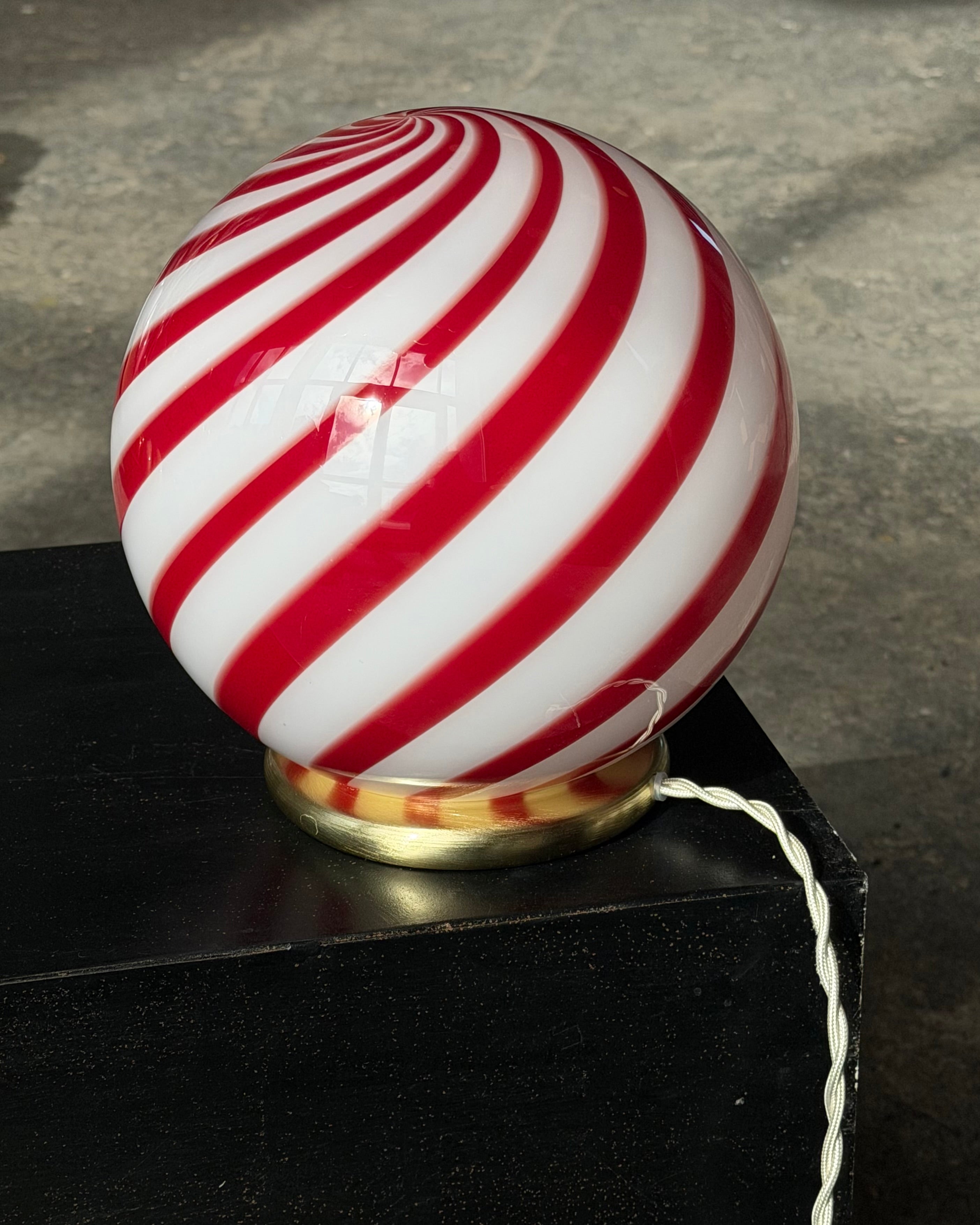 Murano Candy table lamp bordeaux red/white swirl D:20 cm